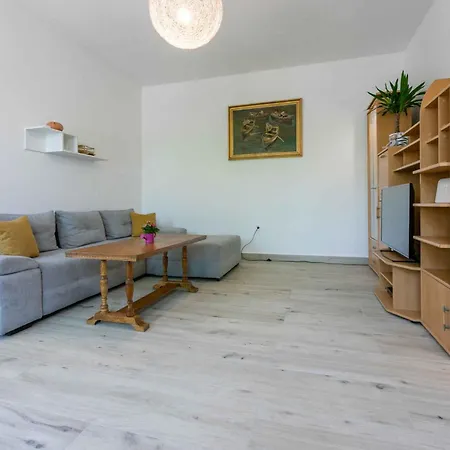 In 41691 * Crikvenica